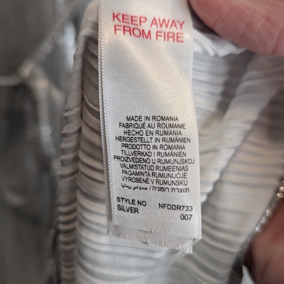 Never Fully Dressed Women's Silver Plisse Midi Dress XXL NWT Maximalist Chic - Picture 11 of 16